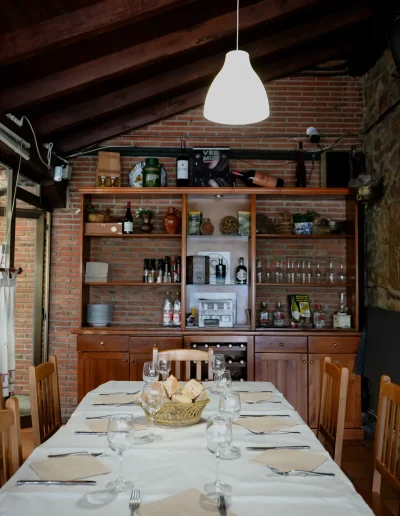 Mesa en comedor de Hostería de Boo en Cantabria